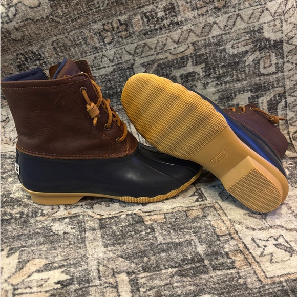 NWT Sperry Women's Saltwater Tan and Navy Duck Boots Size 11 - Picture 2 of 5